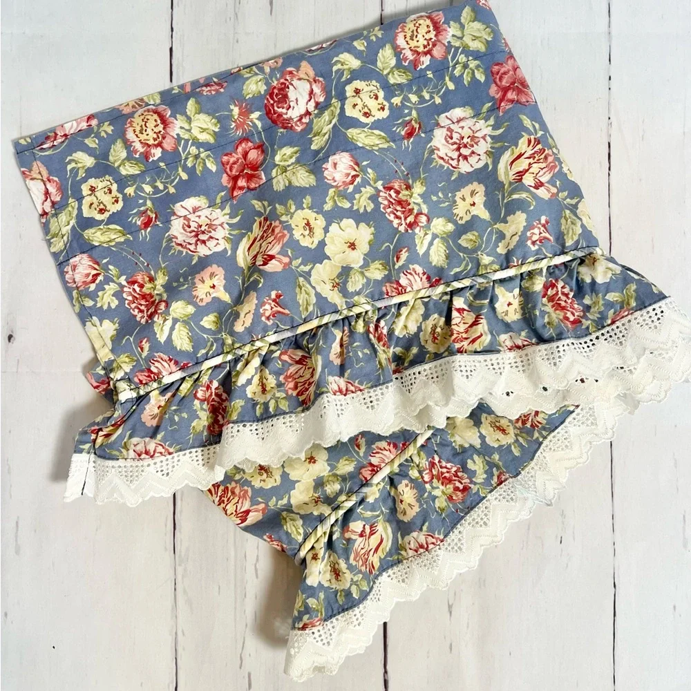 Vintage Waverly Garden Room Heritage Valance Blue Floral White Lace 60x11